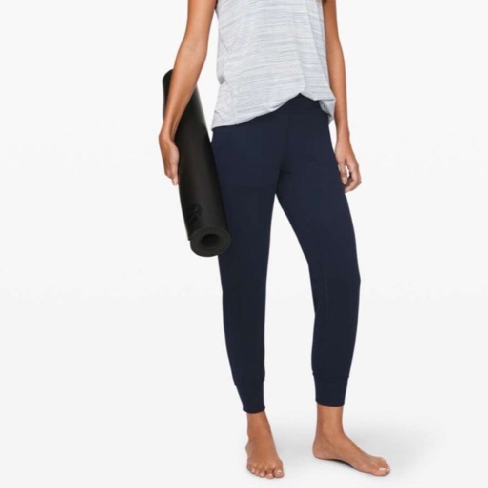 Lululemon Align Jogger 28" in True Navy size 8